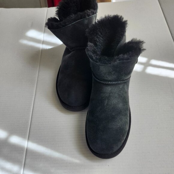 UGG BAILEY BUTTON Women's Black Suede Sherpa- Lined Ankle Boots, Size 11 - Picture 1 of 6